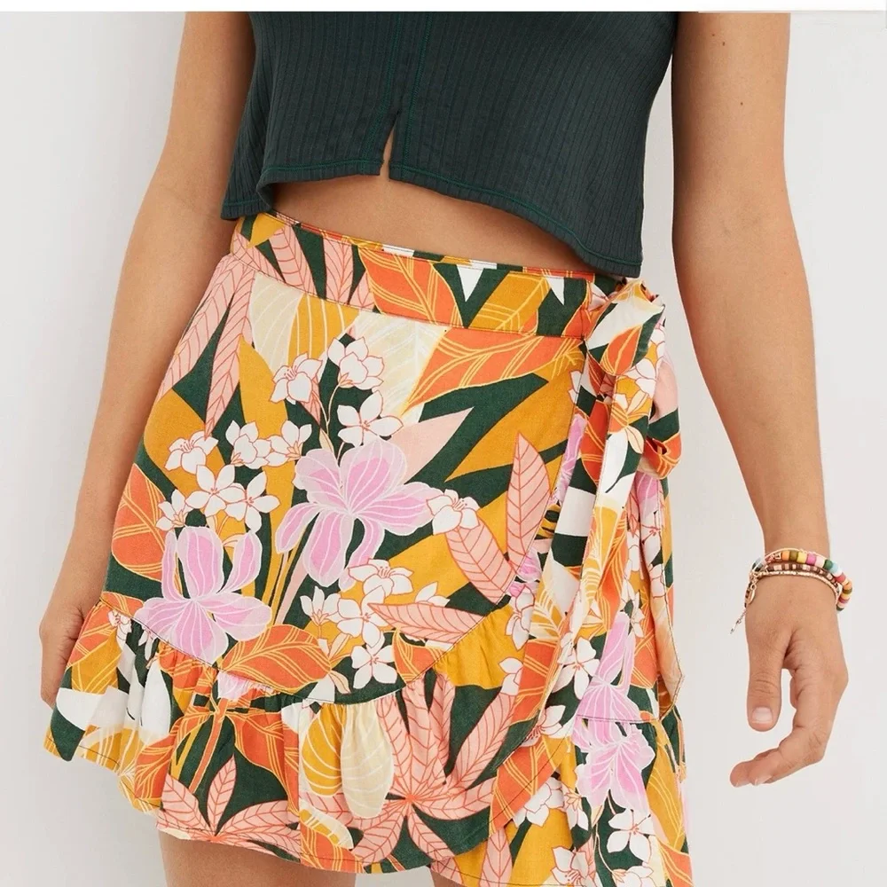 Aerie floral skirt and top set. NWT - Picture 6 of 7